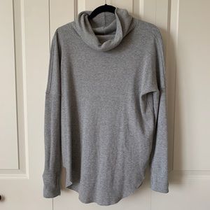 Aritzia TNA Waffle Knit Turtleneck - EUC